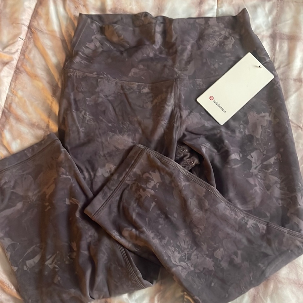 Lululemon align HR 21 crop